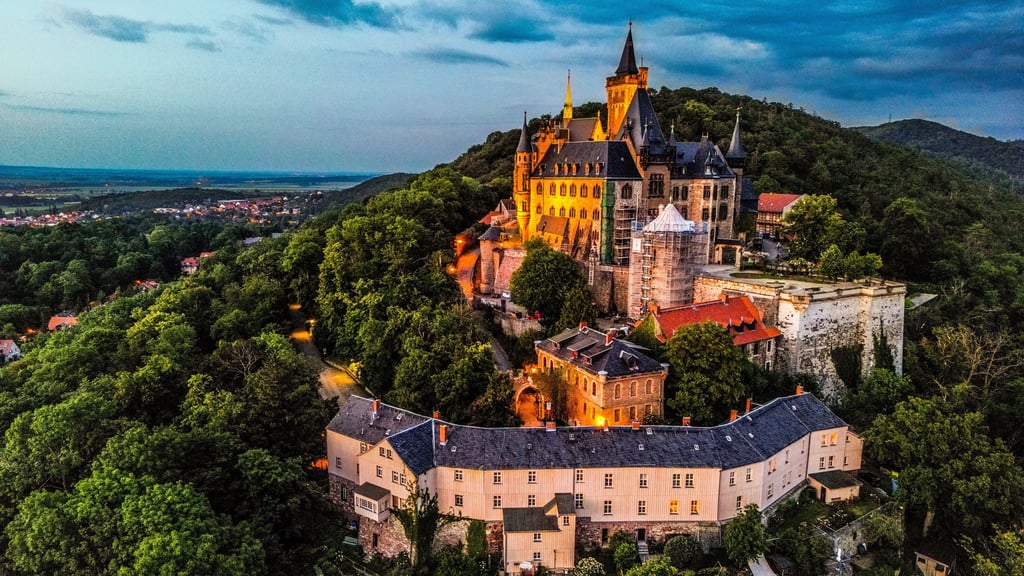 Das Wernigeröder Schloss gehört zu den beliebtesten Ausflugszielen im Harz - und wird bald um ein zwei Exponate reicher, die nicht zu übersehen sind.