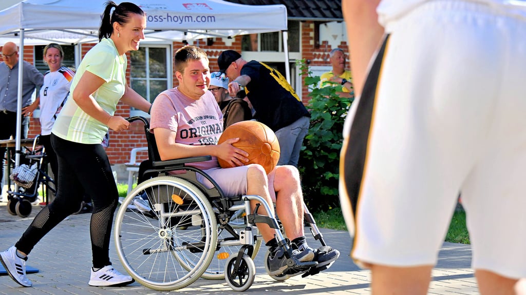 Auch mit Behinderung kann man sportlich unterwegs sein. Das zeigte das 20. Sportfest im Schloß Hoym.