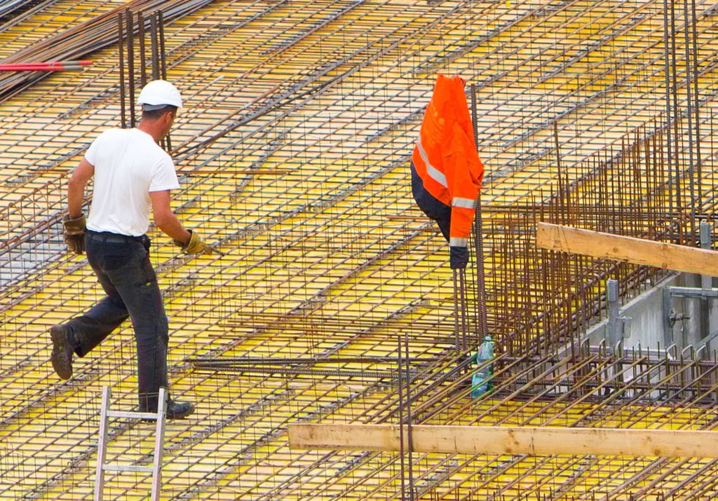 Vor allem im Baugewerbe und bei der Industrie hat sich die Lage insgesamt verbessert. (Archivbild)