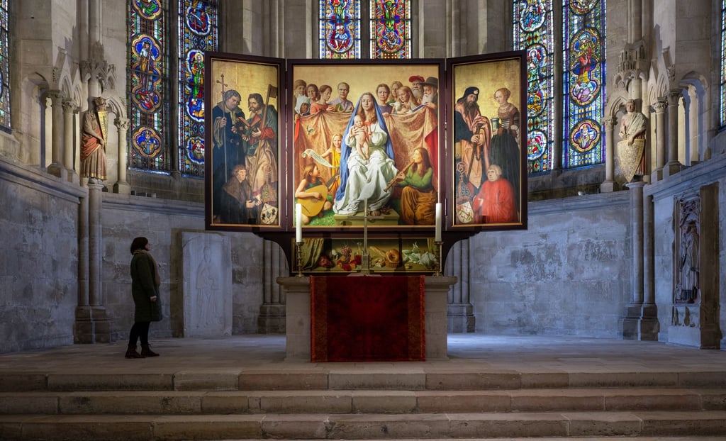 Der Leipziger Maler M. Triegel hatte das 1519 von Lukas Cranach d. Ä. geschaffene Kirchengemälde wieder vervollständigt und den Mittelteil neu geschaffen.