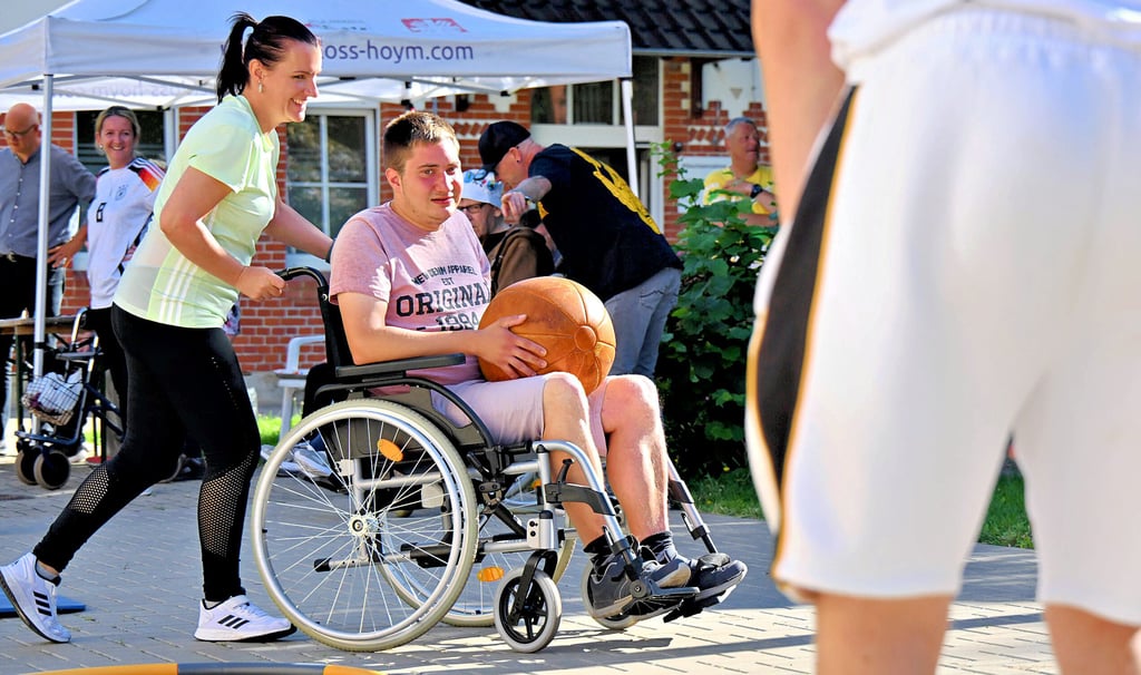 Auch mit Behinderung kann man sportlich unterwegs sein. Das zeigt das 20. Sportfest im Schloß Hoym.
