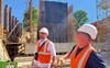  DB-Projektleiter Steffen Zindler (li.) und Bernd Schubert, Oberbauleiter der Firma Glass Ingenieurbau 