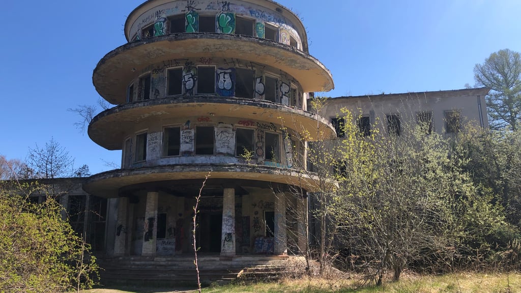 Bis 1990 ein beliebtes Feriendomizil, jetzt ein Lost Place: das ehemalige Ferienheim „Fritz Heckert" bei Gernrode.