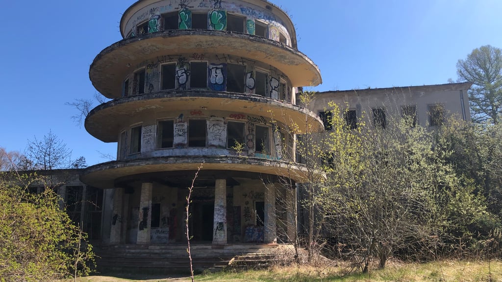 Bis 1990 ein beliebtes Feriendomizil, jetzt ein Lost Place: das ehemalige Ferienheim „Fritz Heckert" bei Gernrode.