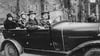 Szenen, wie diese Cabriofahrt 1908 sind in der Schau zu sehen.
