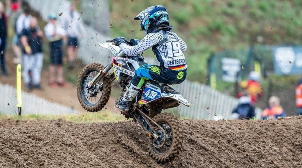 Jesko schießt den Hügel hinauf – bei der Junioren-WM in Frankreich fuhr er als bester Deutscher auf Platz 16 in seiner Altersklasse.