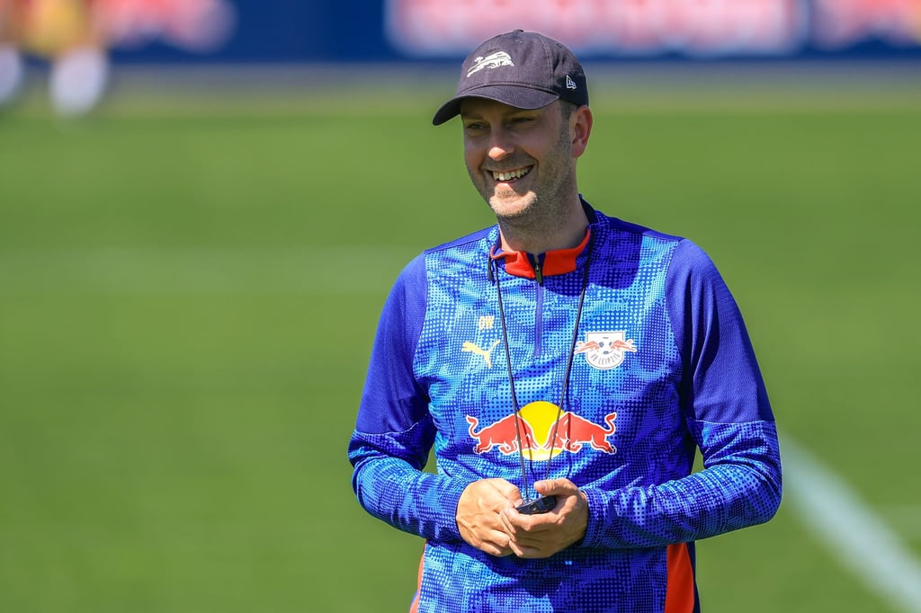 RB Leipzigs Trainer Ole Werner freut sich über den nächsten Neuzugang.
