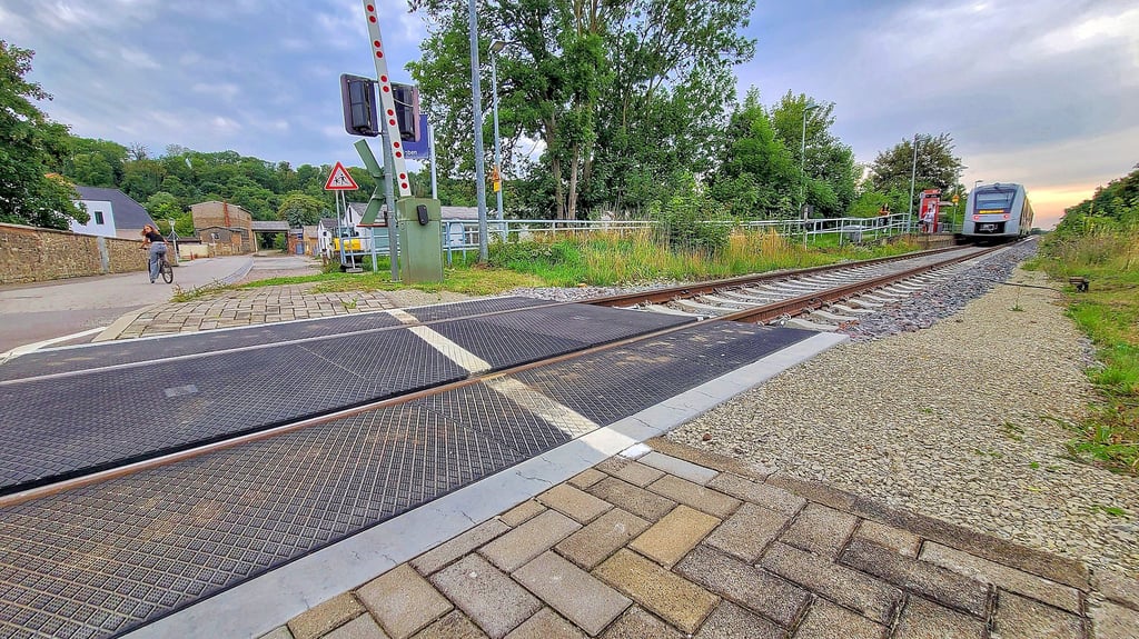 Die Bahnlinie in Freckleben konnte jetzt von der Telekom unterquert werden, so dass der Glasfaserausbau bald abgeschlossen werden kann.