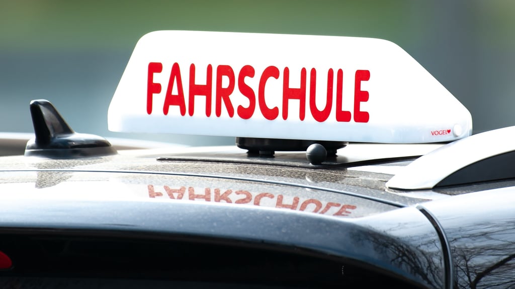 Die Gebühren für den Führerschein sind in den vergangenen Jahren stark gestiegen. Inzwischen ist die Fahrerlaubnis so teuer wie noch nie. Auch in Magdeburg wird er immer teurer.