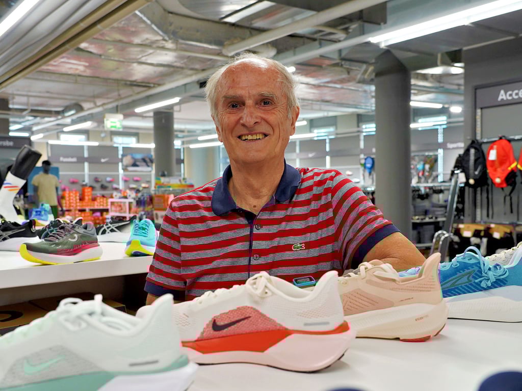 Schnürt heute statt der Lauf- zwar eher Fußball- sowie Fahrradschuhe, doch mit seinen nun 75 Jahren ist Waldemar Cierpinski nach wie vor topfit. 