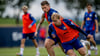 Willi Orban und Xaver Schlager im Duell im Training.