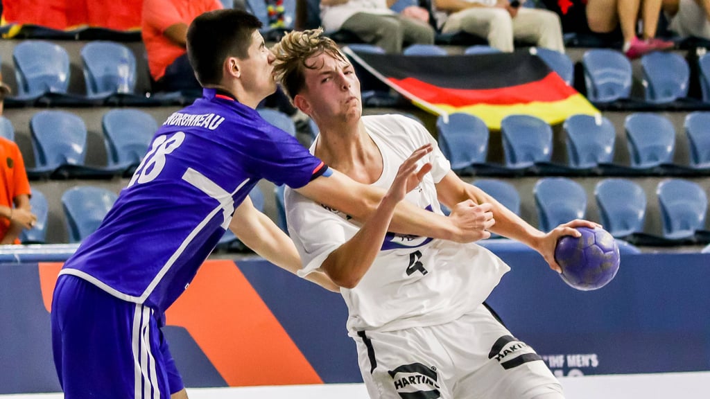 Noah Hensen (r.) erzielte wie sein SCM-Kollege Monty Kleinsteuber bisher zwölf Tore bei der U-19-WM.