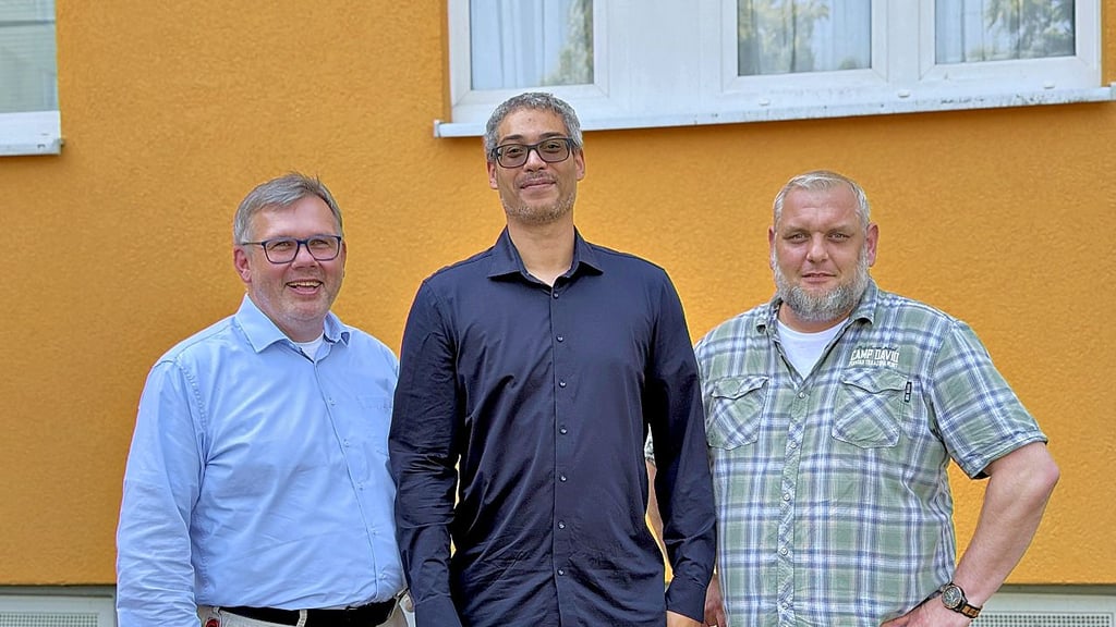 Wollen für Die Linke bei der Wahl zum Landtag von Sachsen-Anhalt 2026 antreten (von links): René Schernikau, Denis Kreuzadler und Rico Goroncy.