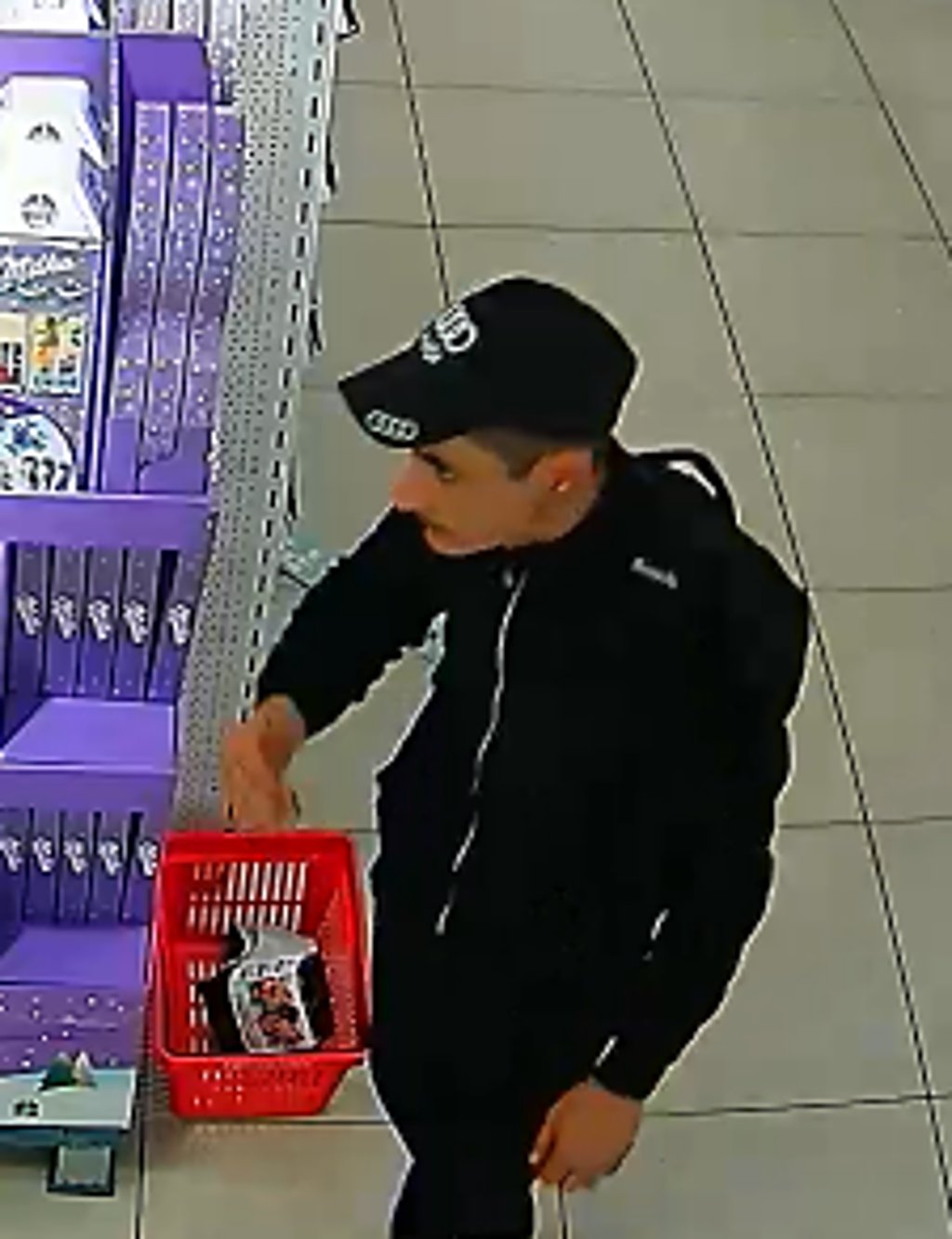 Der mutmaßliche Dieb ergaunerte Schnaps im Wert von 181,88 Euro aus einer Drogerie in Halle.