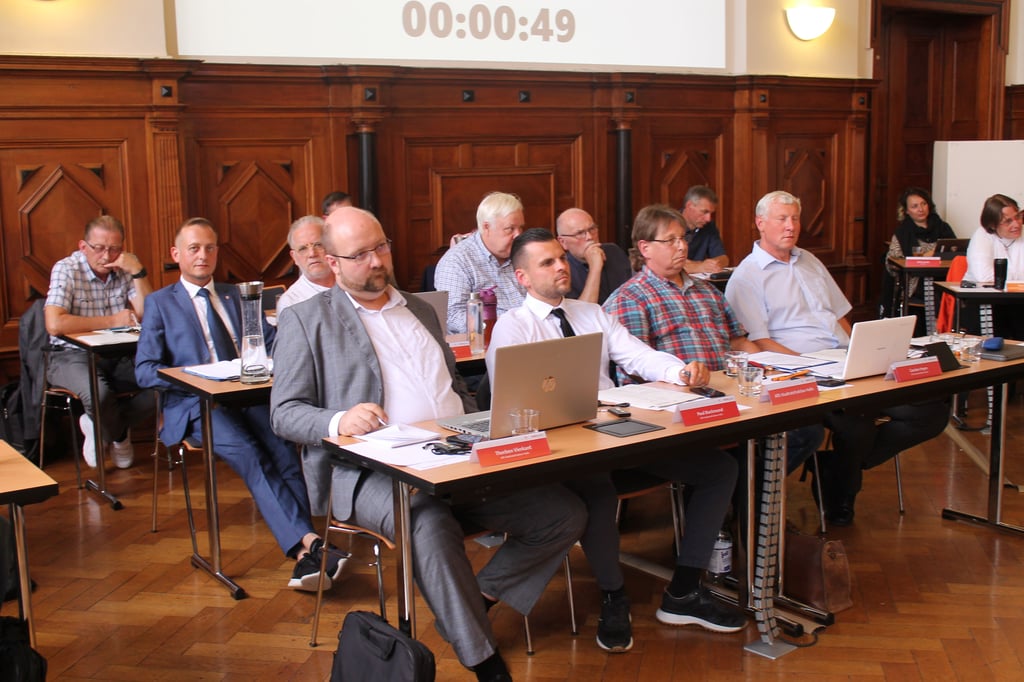 Blick auf die AfD-Stadtratsfraktion in Halle.