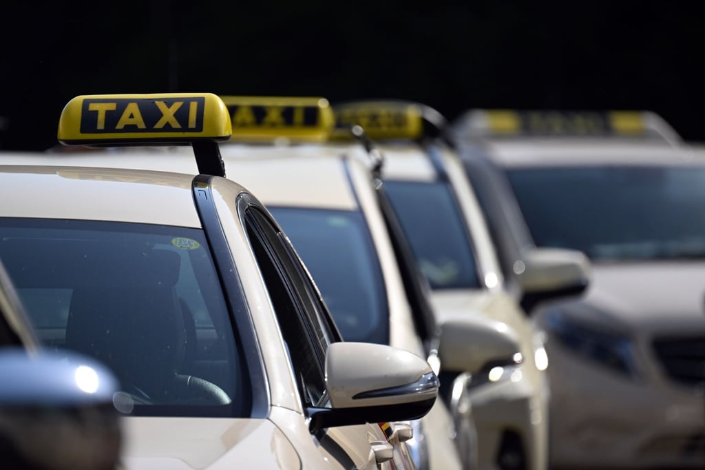Taxis mussten lange Zeit eine vorgegebene Farbe haben - zuletzt hat nun Sachsen-Anhalt die Regelung gekippt. (Symbolbild)