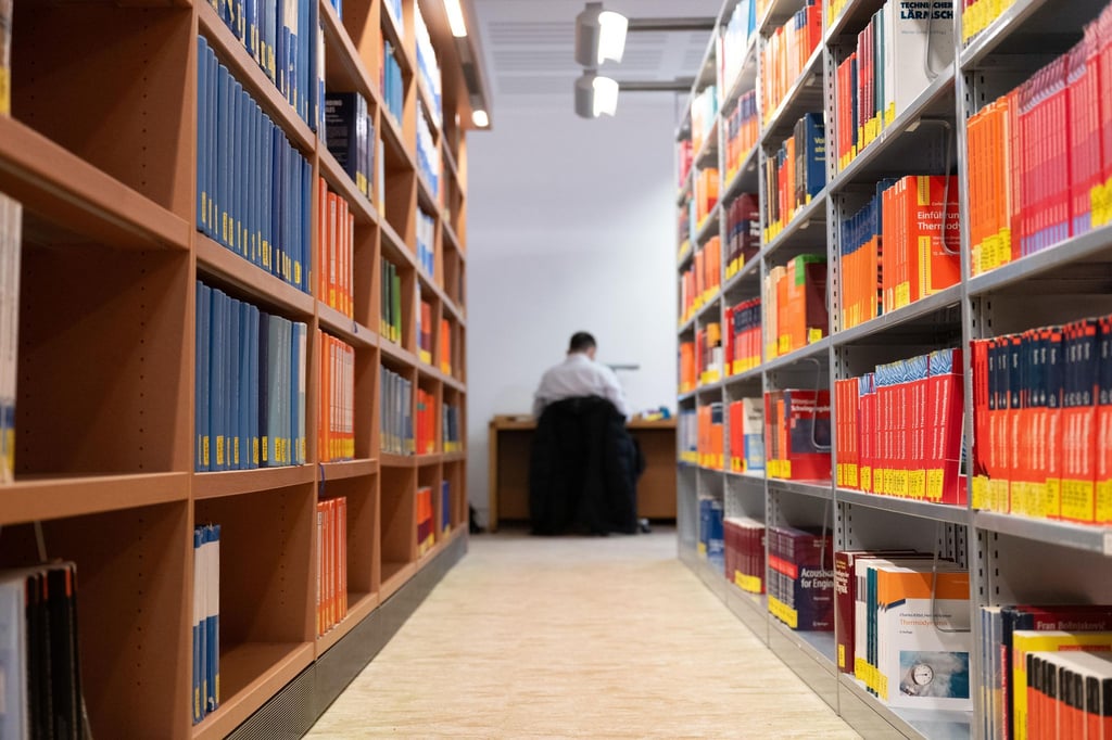 Mehr als 60 Prozent der Absolventen sächsischer Hochschulen bleiben für ihr Berufsleben zunächst in Sachsen (Archivbild).