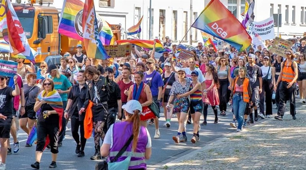 Beim zweiten Christopher Street Day (CSD) im Burgenlandkreis demonstrierten im vergangenen Jahr etwa 700 Menschen in Zeitz.