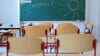 Die Schulen in Sachsen entscheiden eigenständig über Maßnahmen bei sommerlicher Hitze. (Symbolbild)