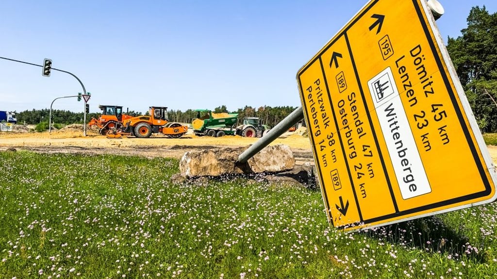 Bauen für die Autobahn zur Ostsee: Die  Kreuzung der B189 und der B195 am E-Center Elbtalaue (ehemals WEZ).  Hier entsteht die neue A14-Abfahrt Wittenberge.