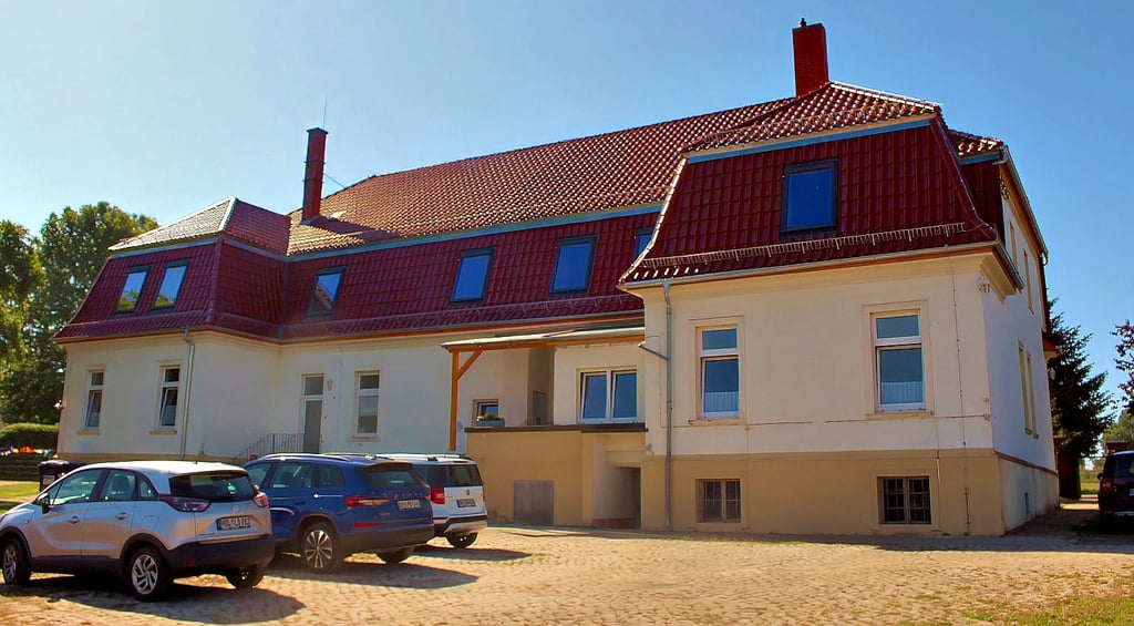 Größer und teurer als geplant wurden die Baumaßnahmen am Haus. Die ersten Arbeiten förderten mehr Schäden als gedacht zutage. Doch nun ist die Kindertagesstätte wieder ein Schmuckstück in Ackendorf.
