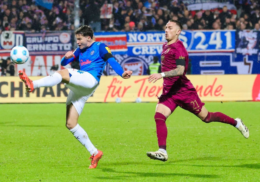Max Geschwill (l) erhofft sich in Magdeburg mehr Spielzeit als in Kiel.
