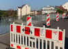 Die Fußgängerbrücke in Bernburg ist am Donnerstagmorgen abgesperrt worden. 