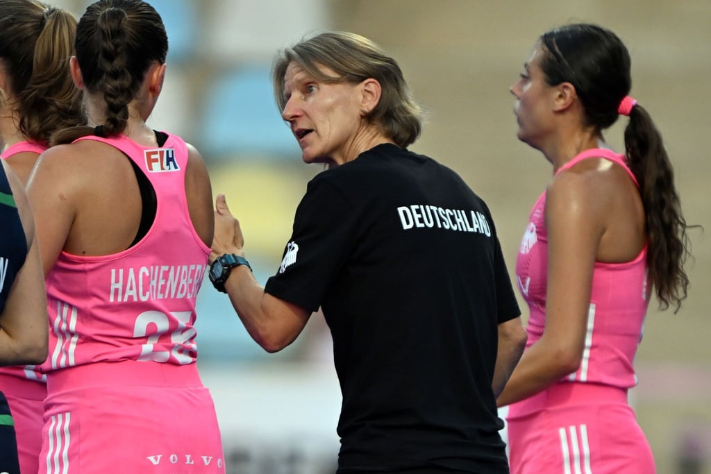 Bundestrainerin Janneke Schopman hat noch viel Arbeit.