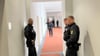 Magdeburg, 1. Juli 2025: Bewaffnete Bereitschaftspolizisten haben sich auf einem Landtagsflur postiert.