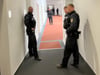 Magdeburg, 1. Juli 2025: Bewaffnete Bereitschaftspolizisten haben sich auf einem Landtagsflur postiert.
