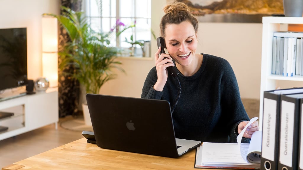 Der bürokratische Aufwand ist nicht zu unterschätzen: Wer sich im Nebenerwerb selbstständig machen will, muss rechtlich einiges beachten.