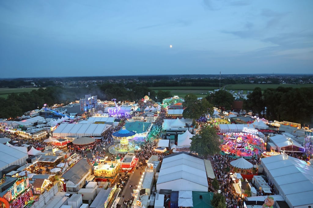 Eines der größten Volksfeste in Niedersachsen beginnt: der Stoppelmarkt. (Archivbild)