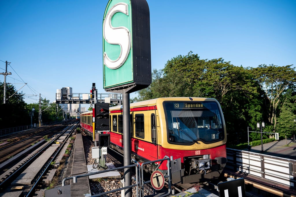 Probleme mit der Stellwerktechnik führen derzeit immer wieder zu Ausfällen und Verspätungen auf der Berliner Stadtbahn. (Archivbild)