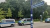 Zum Start des Baumhauses waren dutzende Polizisten mit Einsatzwagen angerückt.