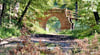 An der Ruinenbrücke im Beckerbruch herrscht extremes Niedrigwasser.  