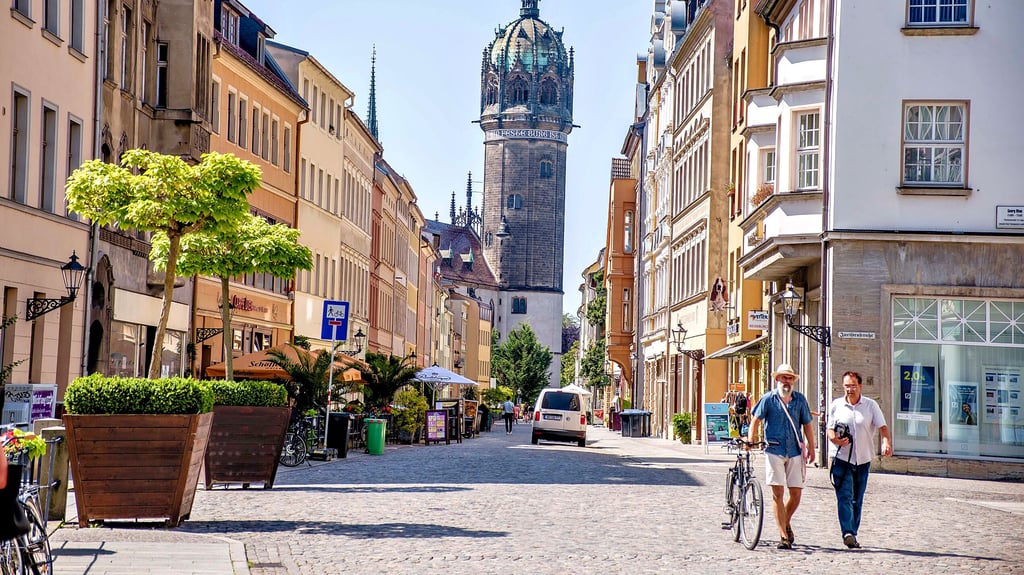 Gibt es zu viel Verkehr in der Fußgängerzone von Wittenberg? Oder sollte es Autofahrern gar leichter fallen, hier fahren zu dürfen? Ein Konflikt zwischen Fußgänger und autofahrer beschäftigt jetzt die Justiz.&nbsp;