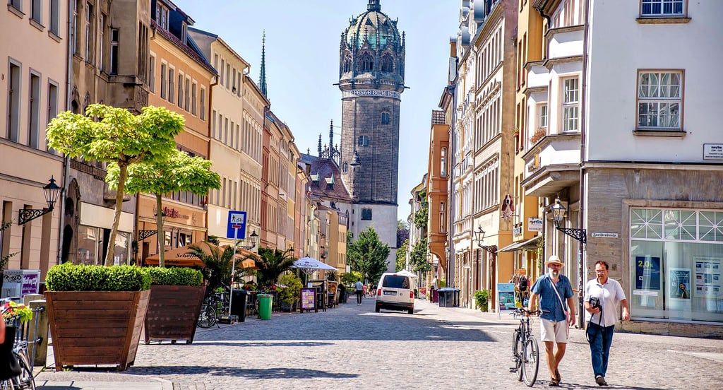Gibt es zu viel Verkehr in der Fußgängerzone? Oder sollte es Autofahrern gar leichter fallen, hier fahren zu dürfen?