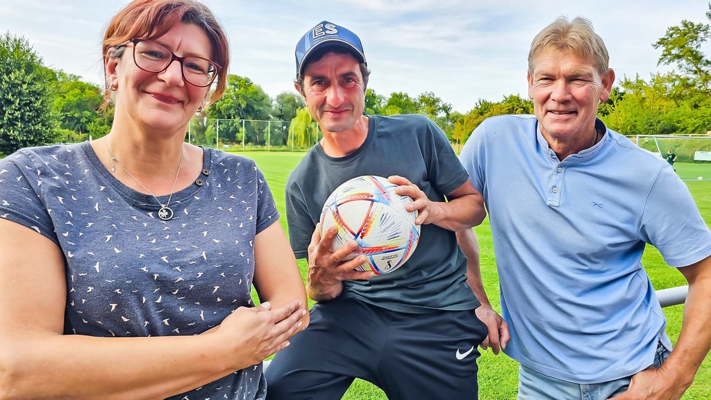 Sandy Franke, René Schumann und Kai Schmidt (v.l.), der Torhüter der Männermannschaft, freuen sich auf das Wochenende.