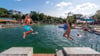 Familienausflug nach Bad Frankenhausen: Im Solewasser-Vitalpark springen Kinder ins Wasser und erleben Spaß, Erholung und Thüringer Ferienfeeling.