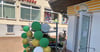 Der Wiedereröffnung am Montag erfolgte mit Lufballons und Warenstand. 