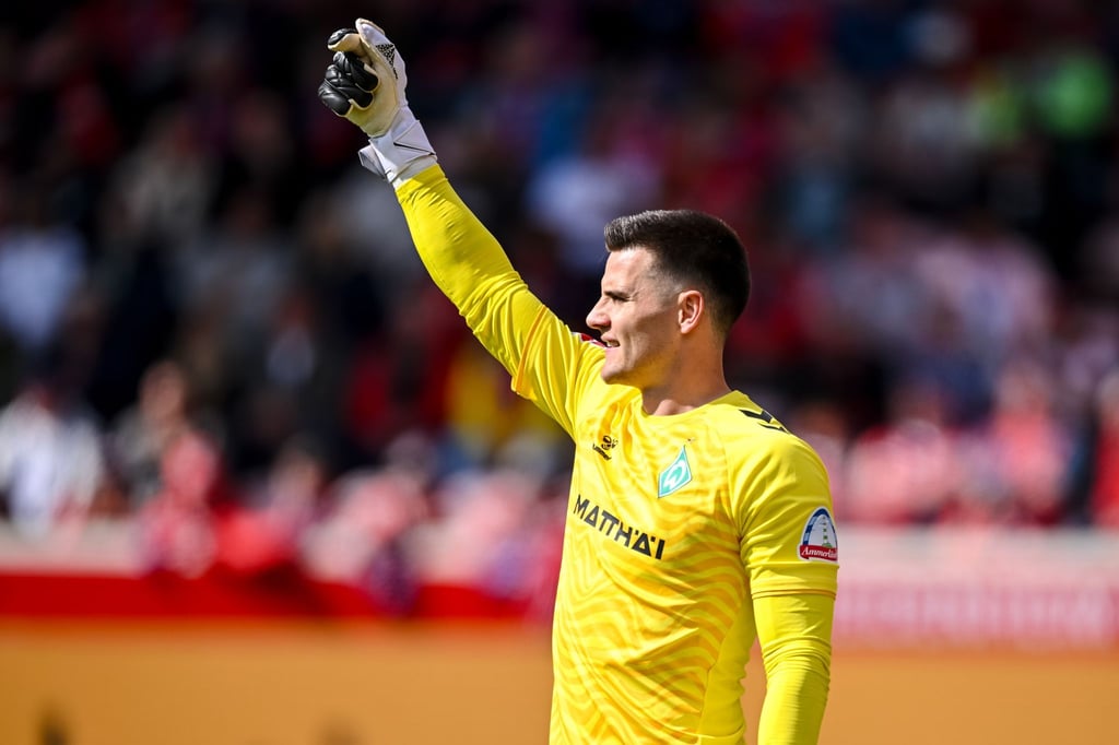 Werder-Torwart Michael Zetterer steht vor einem Wechsel zu Eintracht Frankfurt.