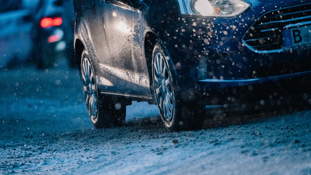 Während der Fahrt verlor ein Auto auf der B189 bei Stendal ein Vorderrad.
