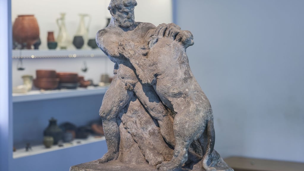 Die Römer rotteten die damals noch in Griechenland verbreiteten Löwen aus und dezimierten auch die Bestände in Nordafrika.