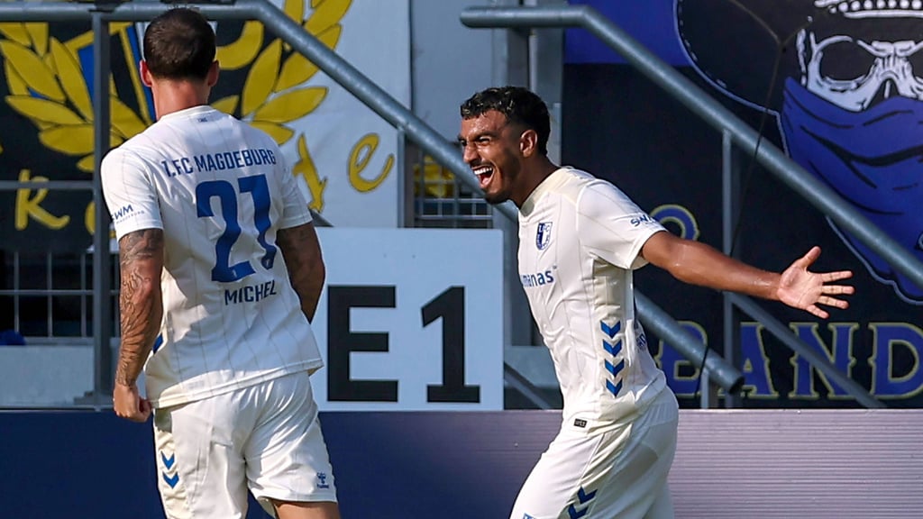 Rayan Ghrieb (rechts) schoss den 1. FC Magdeburg in die zweiten Runde des DFB-Pokals.