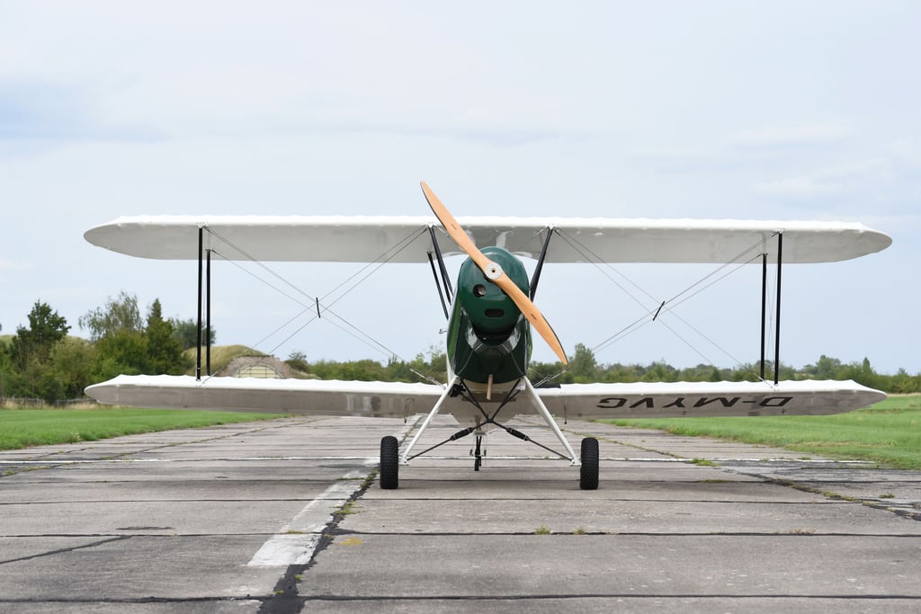 Vor fast einhundert Jahren wurde der Bau des Köthener Flugplatzes beschlossen. Auch die Flugschule Magdeburg nutzt ihn seit einiger Zeit.