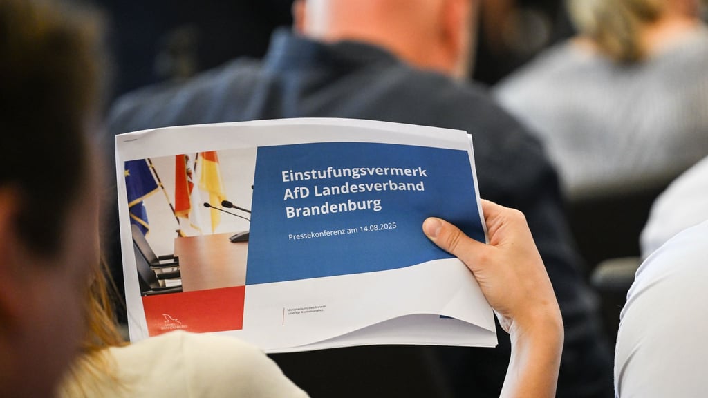 Auszüge aus dem offen gelegten Gutachten des Verfassungsschutzes zur Einstufung der AfD in Brandenburg.