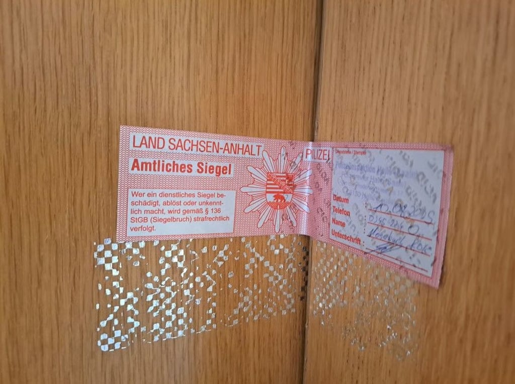 Die Polizei hat die Wohnung des Paares in einem Wohnblock im Weißenfelser Röntgenweg inzwischen versiegeln lassen.