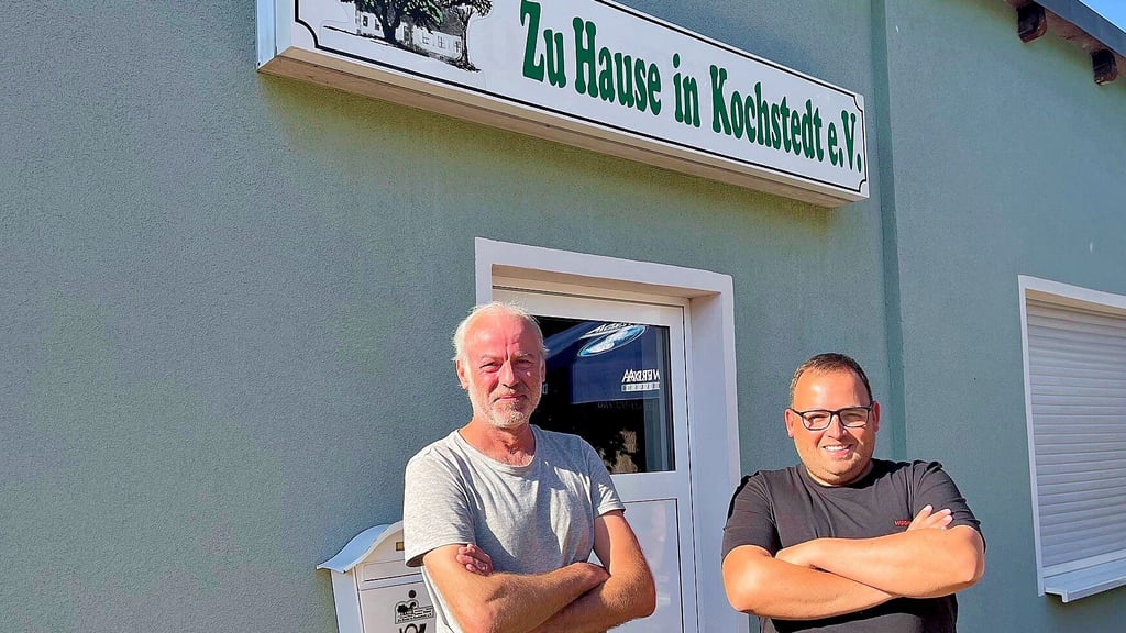 Matthias Beyersdorfer (links) und Alexander Steg vom Vorstand des Heimatvereins Kochstedt blicken optimistisch in die Zukunft.