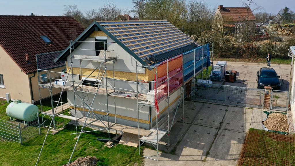 Die Hausbau GmbH in Blankenheim mit einem neuem Hausbauprojekt, was zu größeren Energieeinsparungen führt.