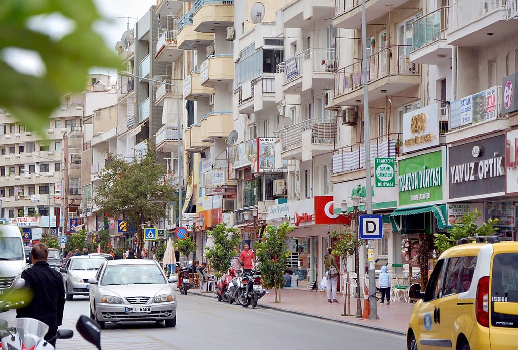 Die Region Aydin hat rund 1,2 Millionen Einwohner und ist der Provinzhauptstadt. Zum Verwaltungszentrum gehören unter anderem die Städte Kuşadası (im Bild) und die Partnerstadt Söke.